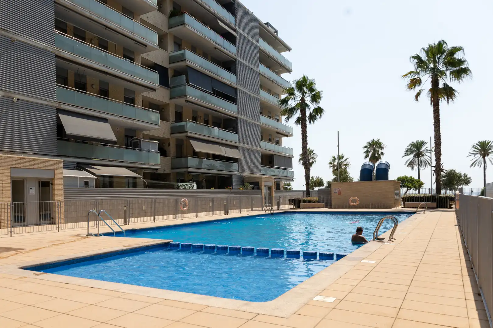 Piscina de Pis en venda en Badalona amb Aire condicionat, Calefacció i Parquet