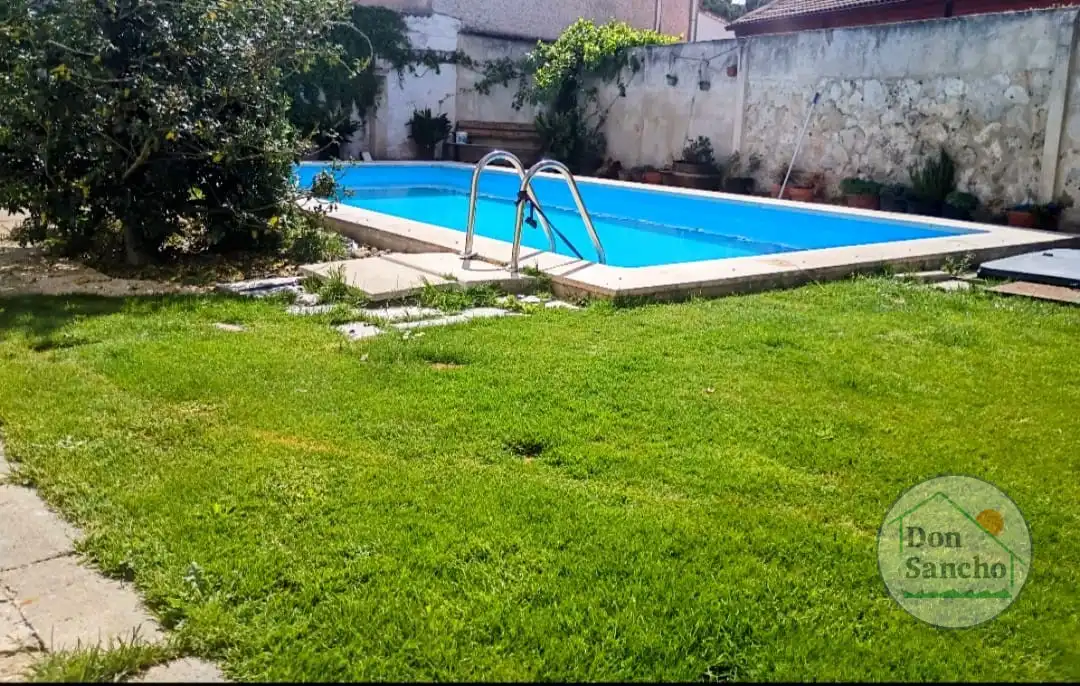Piscina de Casa o xalet en venda en Valladolid amb Calefacció, Traster i Piscina