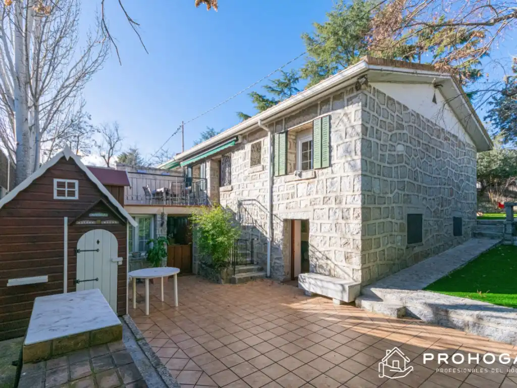 Vista exterior de Casa adosada en venta en Colmenar Viejo con Amueblado y Domótica