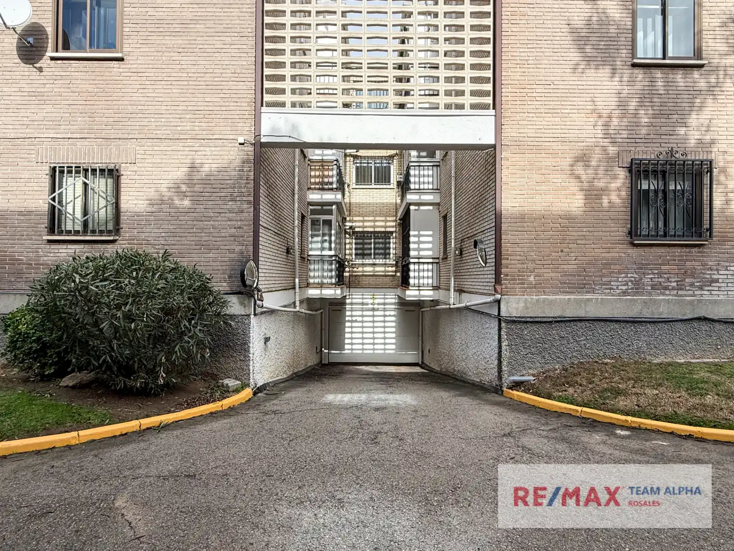 Vista exterior de Piso en venta en Paracuellos de Jarama con Aire acondicionado, Calefacción y Jardín privado