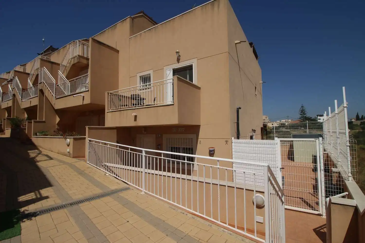 Vista exterior de Casa adosada en venta en Cuevas del Almanzora con Aire acondicionado, Terraza y Piscina
