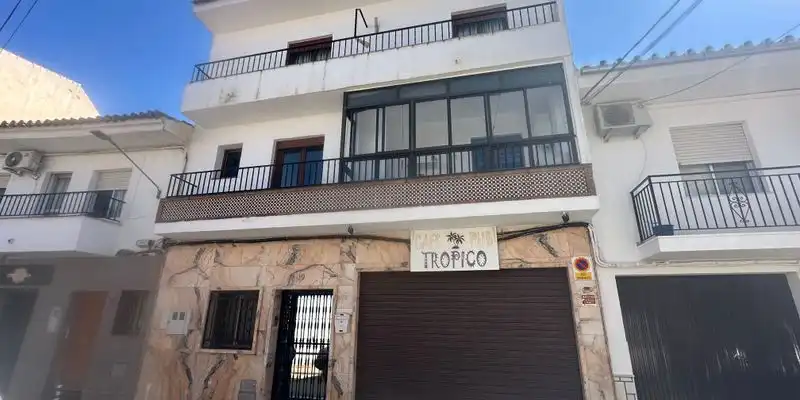 Vista exterior de Casa adosada en venda en Villanueva del Trabuco amb Aire condicionat, Terrassa i Traster