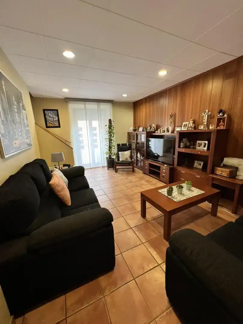 Sala d'estar de Casa o xalet en venda en Vilanova i la Geltrú amb Aire condicionat i Balcó