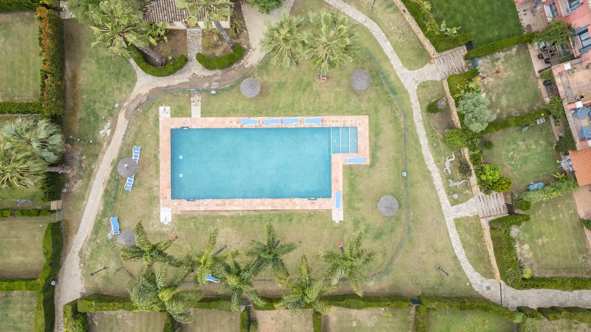 Piscina de Casa adosada en venda en Sotogrande amb Jardí privat, Terrassa i Piscina
