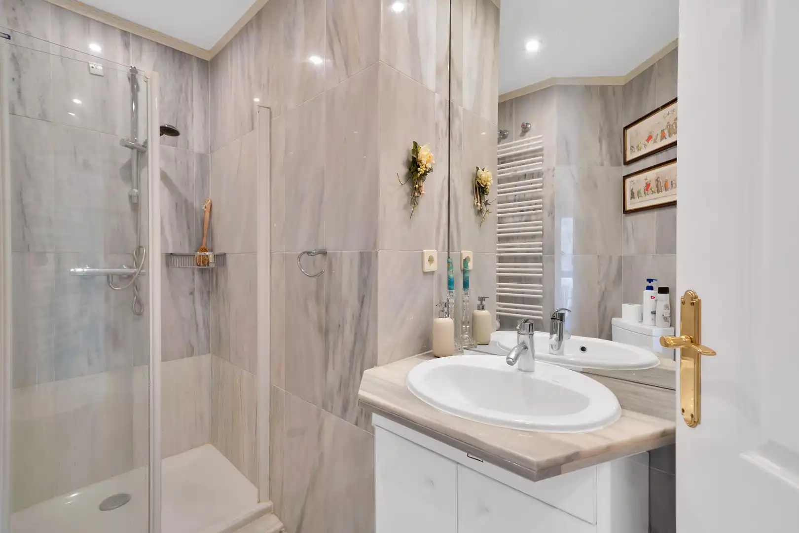 Baño de Ático de alquiler en Marbella con Aire acondicionado, Calefacción y Jardín privado