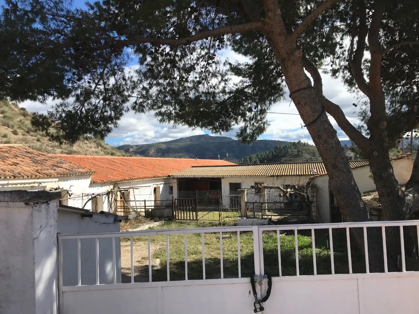 Außenansicht von Residential zum Verkauf in Jalance
