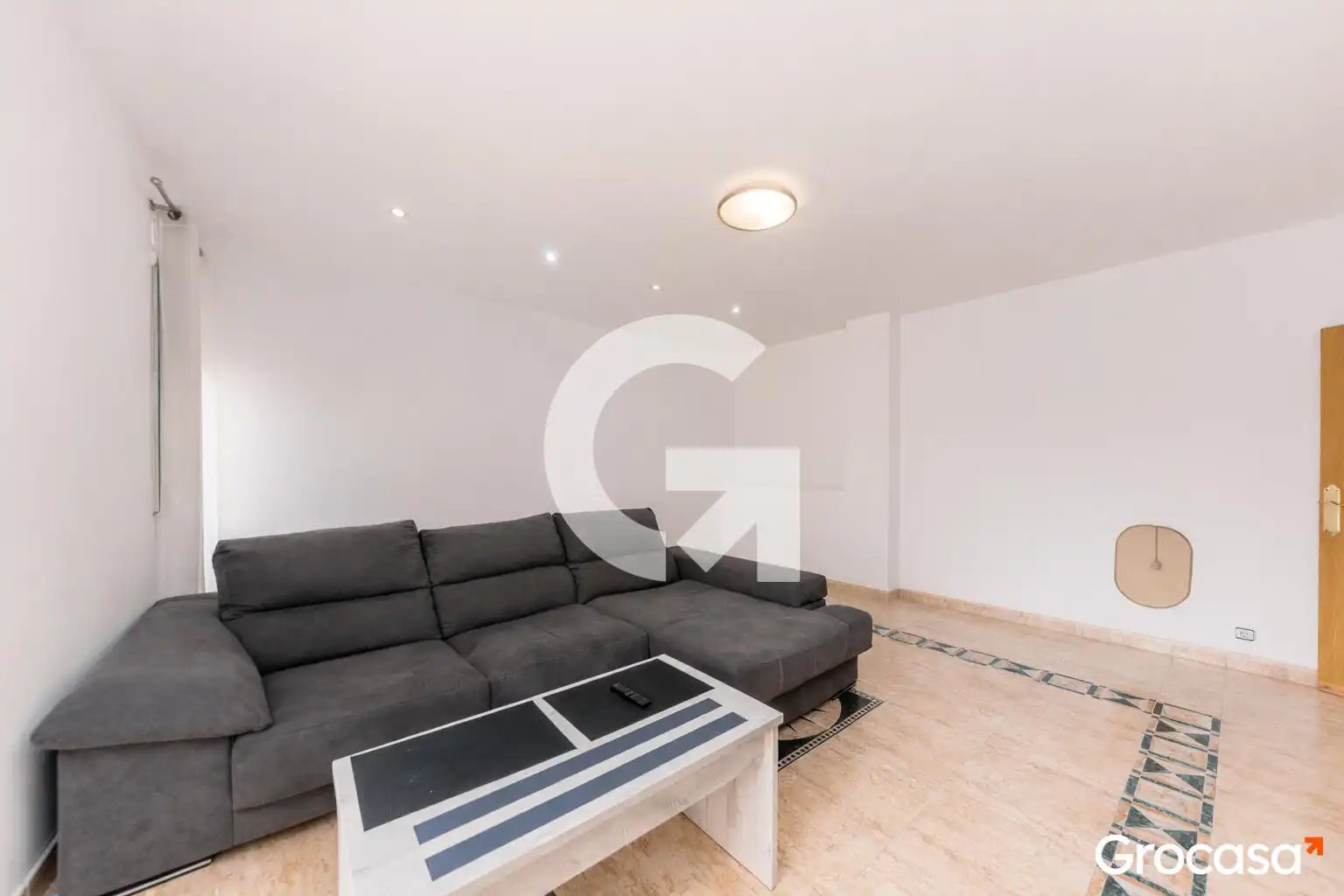 Sala d'estar de Casa adosada en venda en Sant Boi de Llobregat amb Aire condicionat, Calefacció i Terrassa