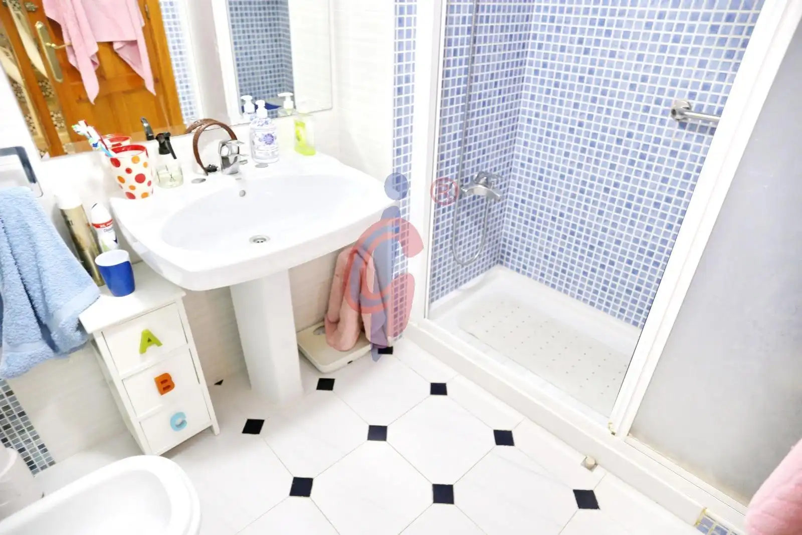 Bathroom of Detached homes for sale in Guardamar del Segura  with Air Conditioner, Private garden and Terrace