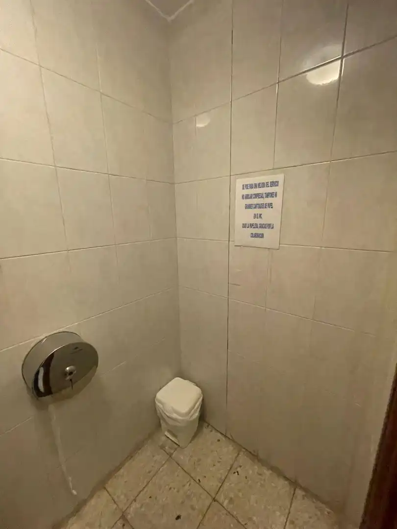 Baño de Local de alquiler en Fuenlabrada con Aire acondicionado