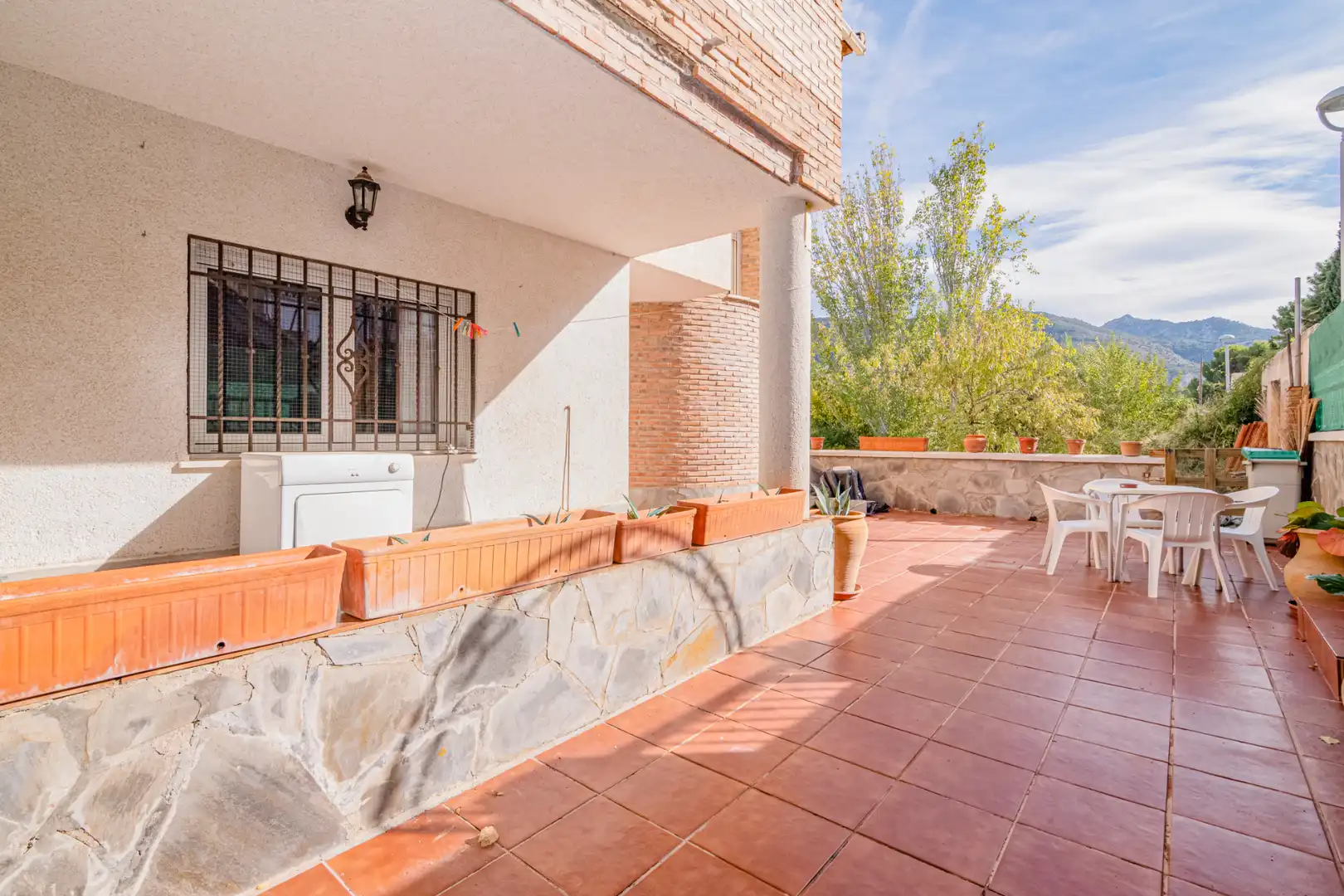 Vista exterior de Casa o chalet en venta en La Zubia con Aire acondicionado, Calefacción y Jardín privado