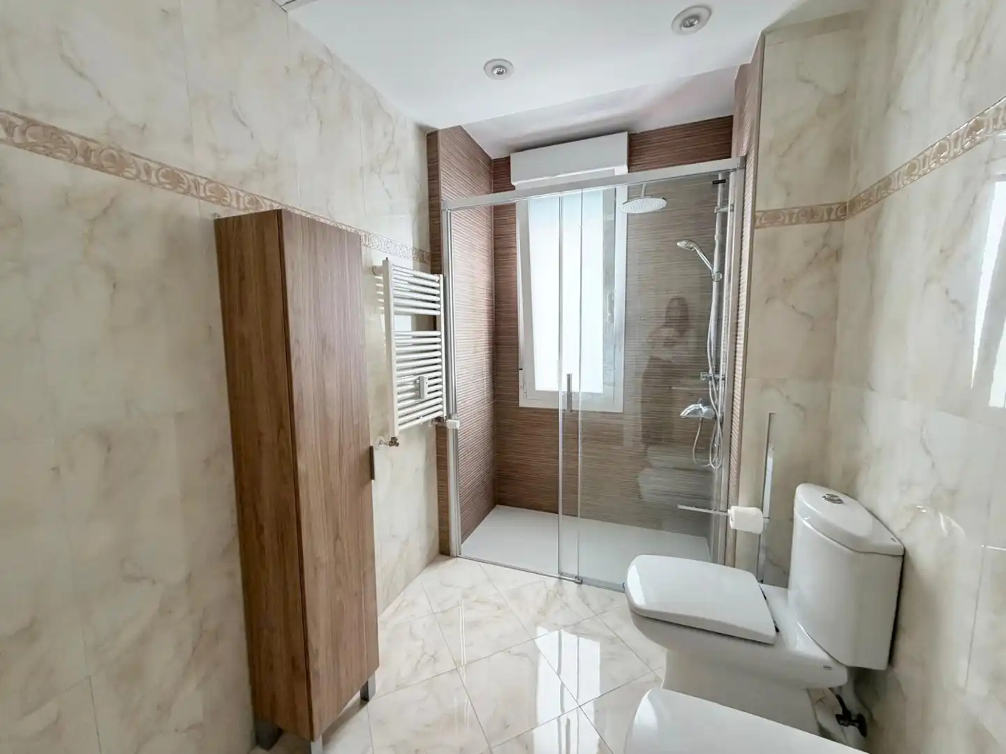 Bathroom of Flat for rent in  Logroño  with Heating, Terrace and Furnished