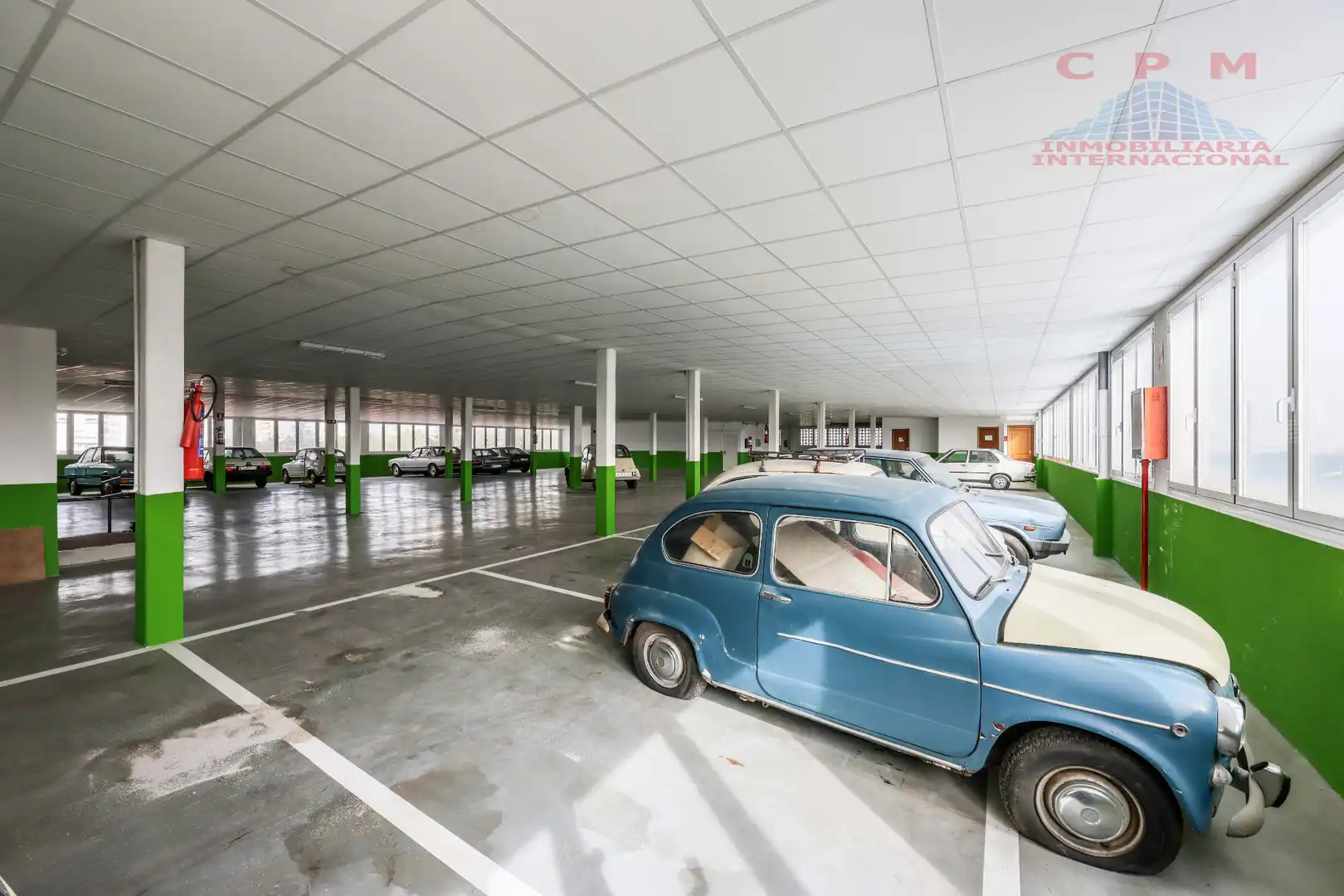 Parkplatz von Gebäude zur Miete in Madrid