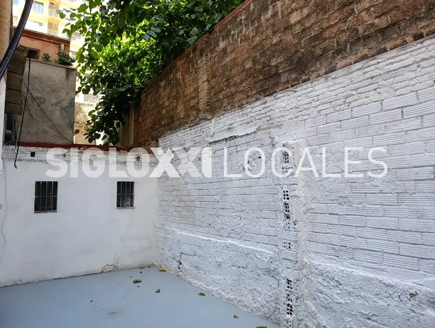 Exterior view of Commercial properties for rent in Barcelona