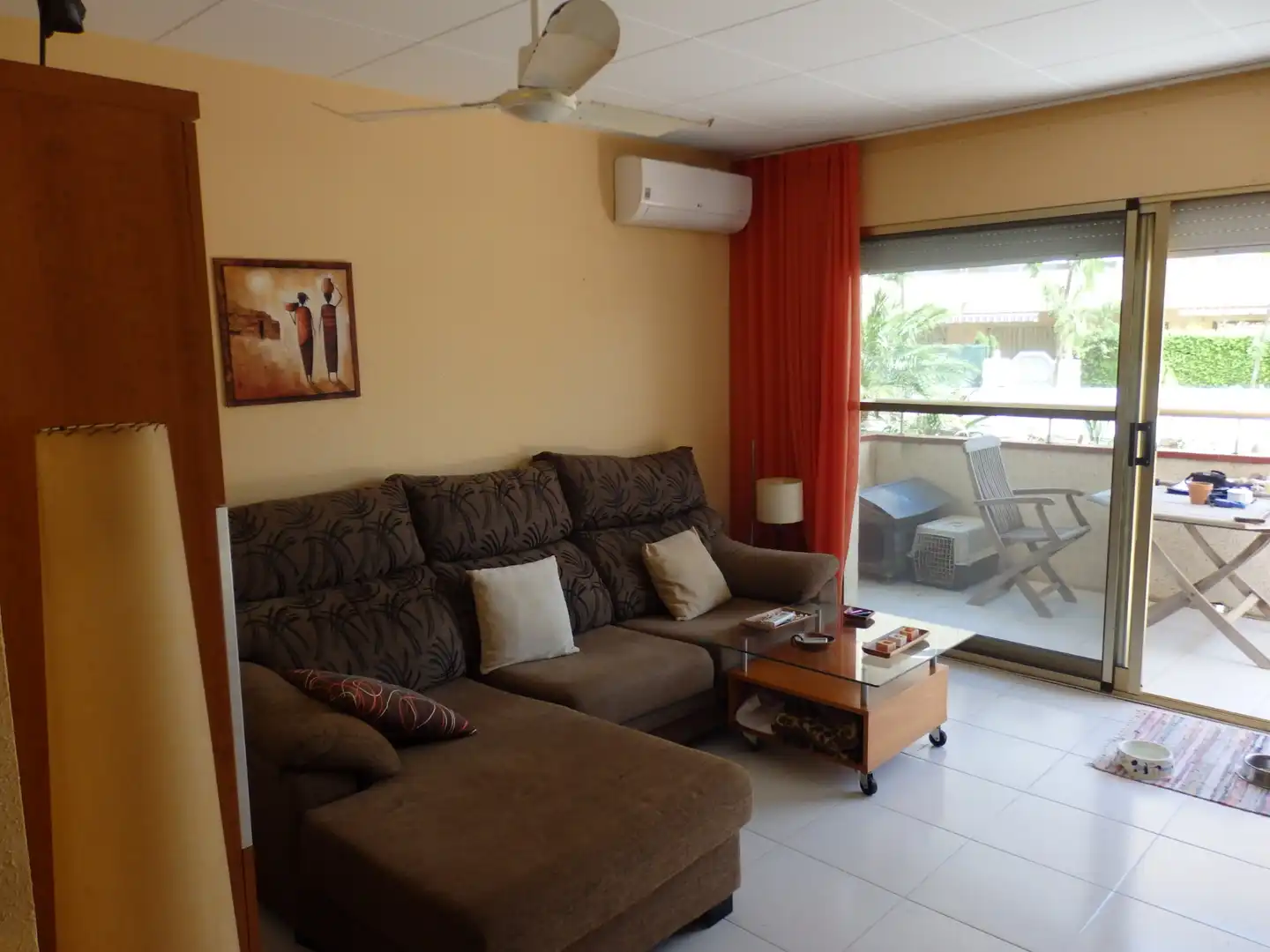 Wohnzimmer von Erdgeschoss zum Verkauf in Mont-roig del Camp mit Klimaanlage, Privatgarten und Terrasse