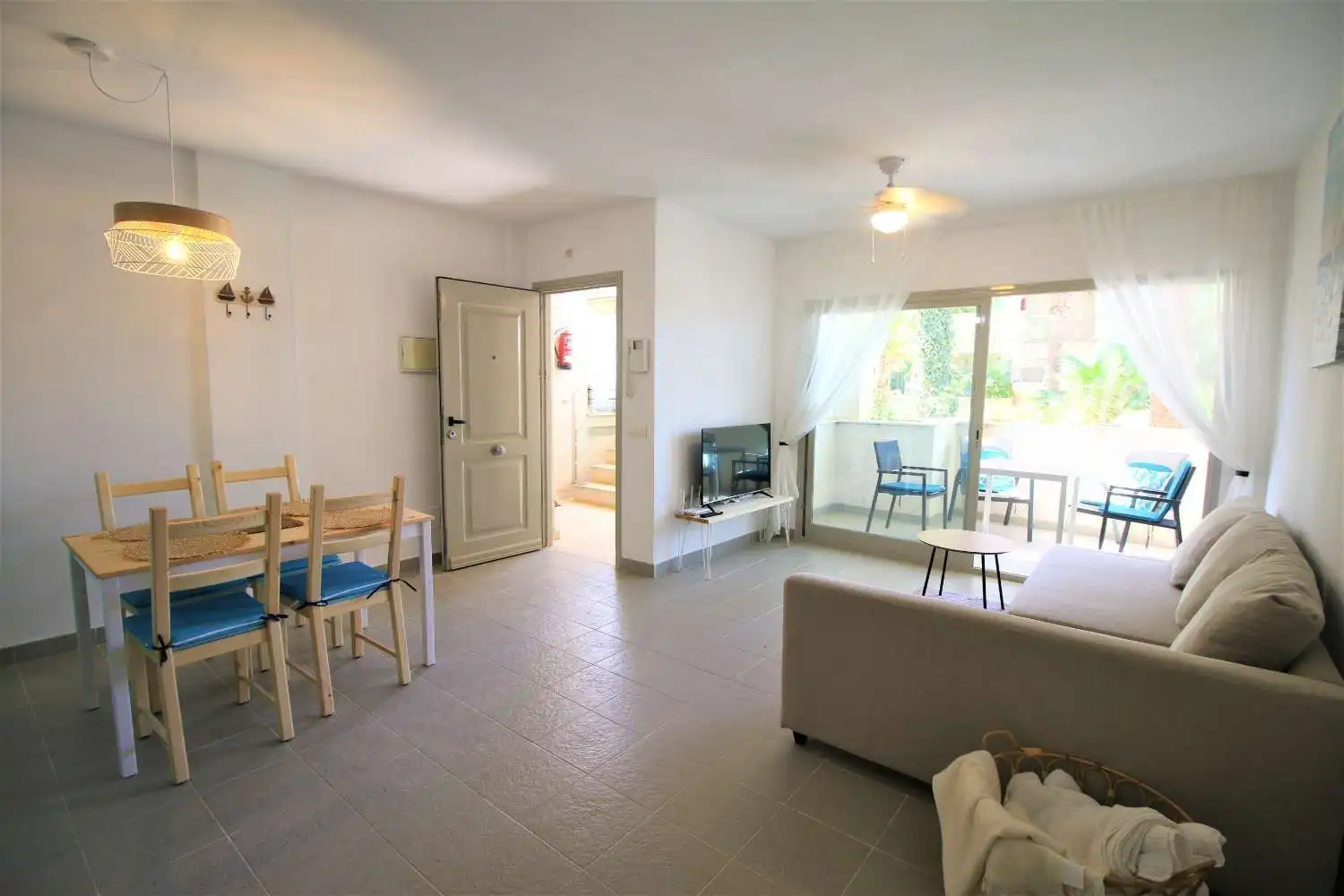 Sala de estar de Piso en venta en Cuevas del Almanzora con Aire acondicionado, Terraza y Piscina