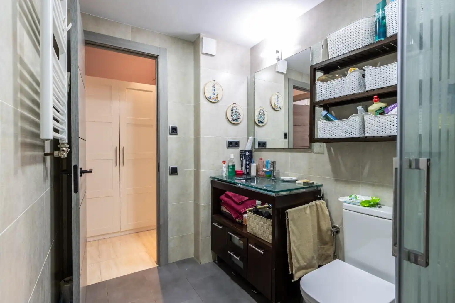 Bathroom of Flat for sale in Terrassa  with Air Conditioner, Heating and Parquet flooring