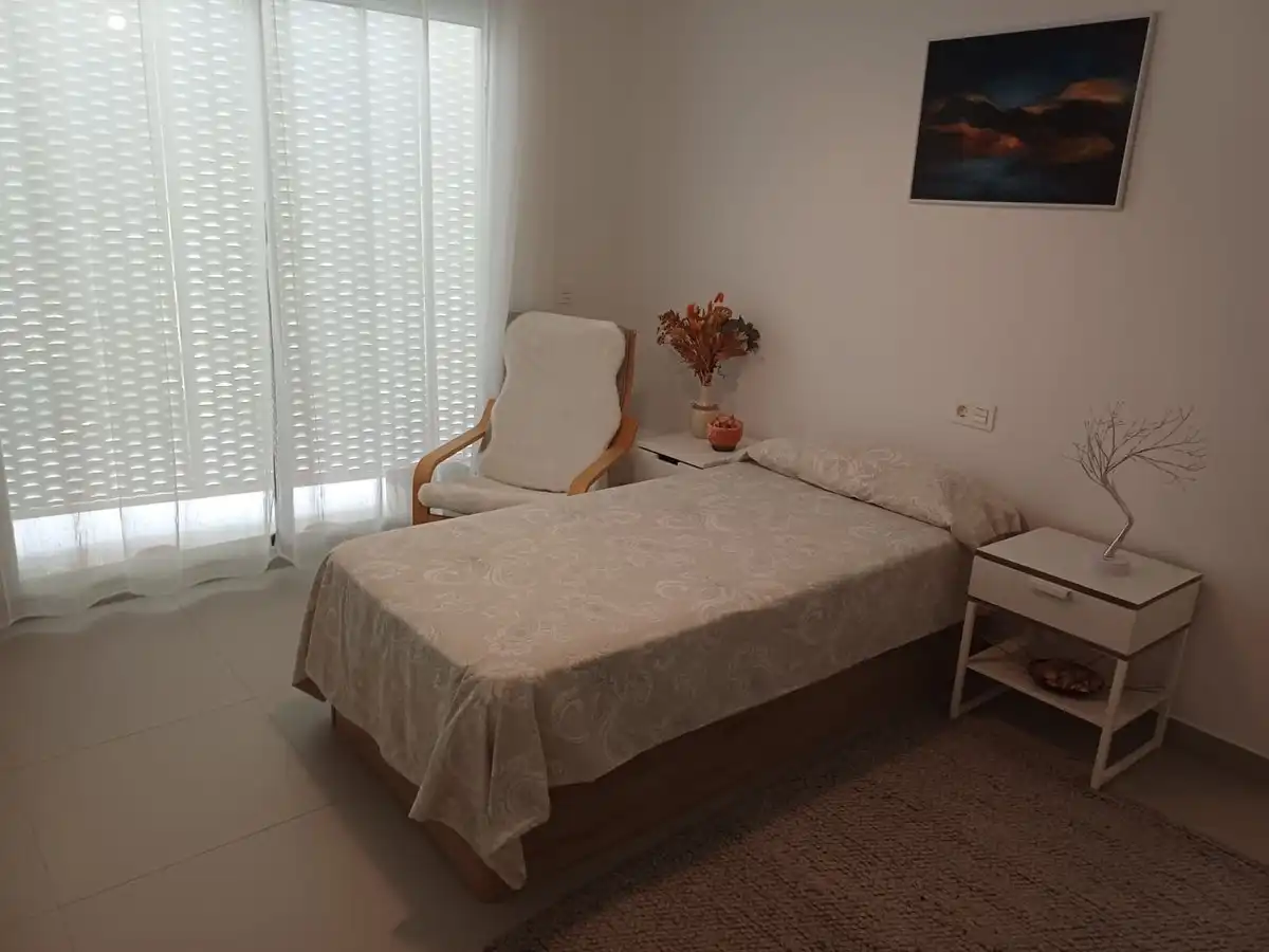 Dormitori de Apartament en venda en Benalmádena amb Aire condicionat, Terrassa i Jacuzzi