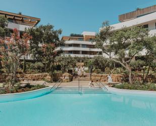 Piscina de Apartament en venda en Sotogrande amb Aire condicionat