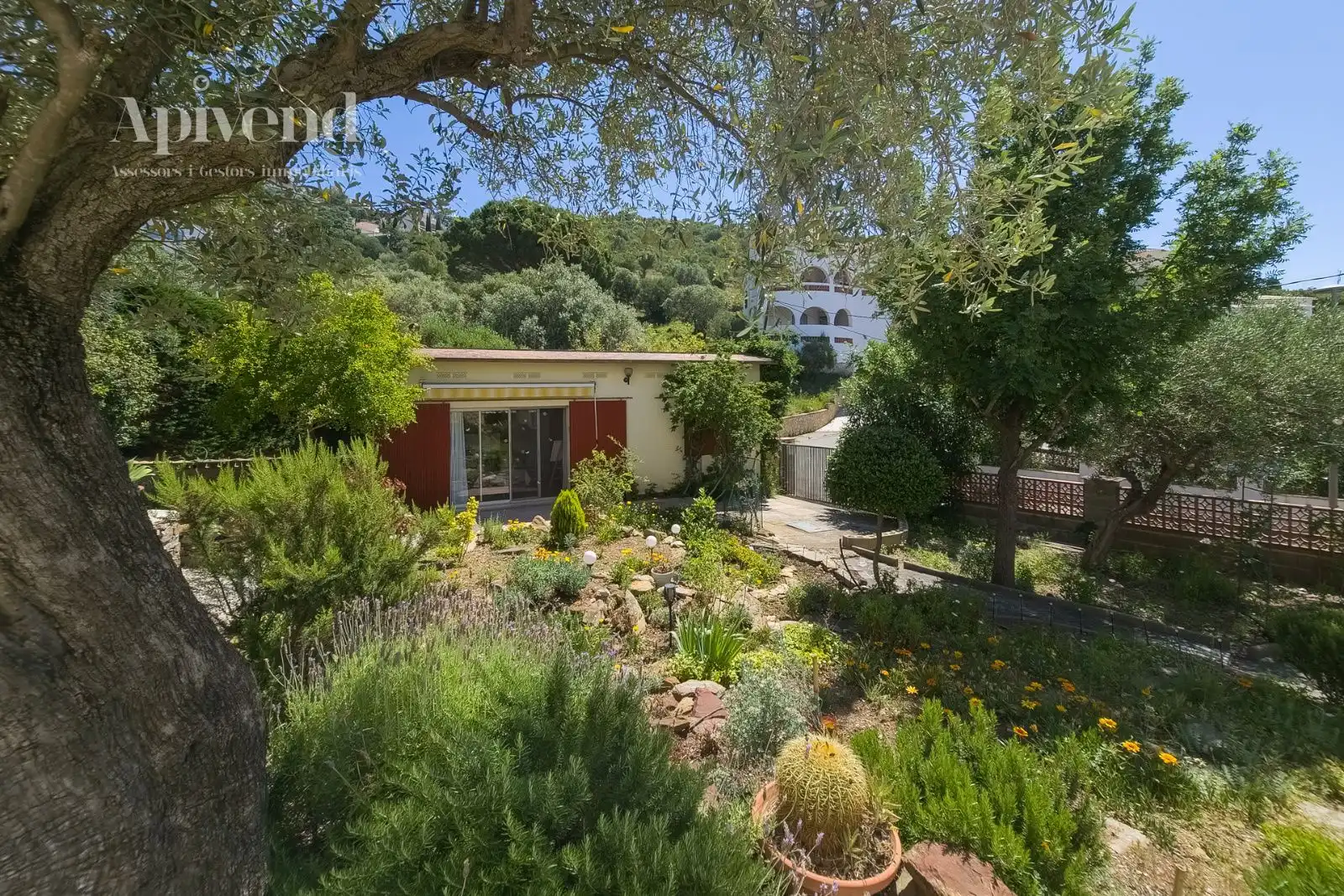 Garden of Houses for sale in Roses  with Air Conditioner, Heating and Private garden