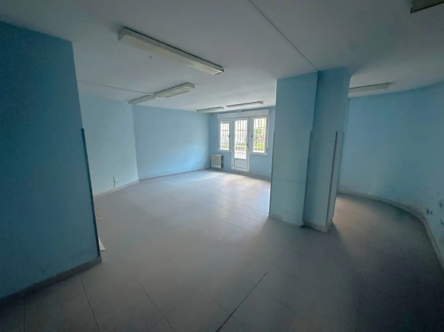 Local en venta en Avilés - Avenida San Agustín, El Carbayedo - El Quirinal