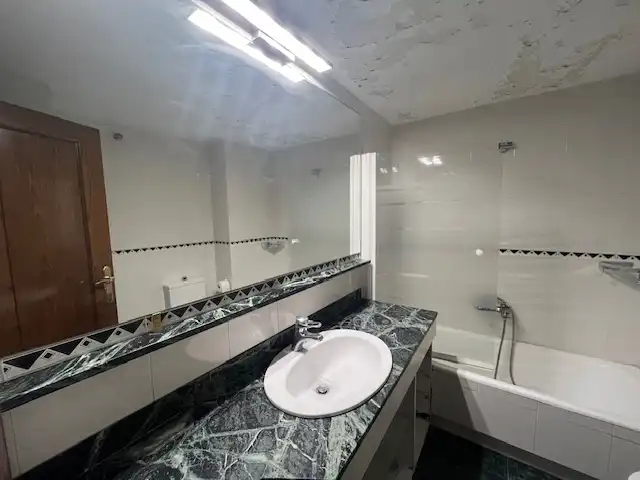 Baño de Piso de alquiler en Barcelona con Aire acondicionado, Calefacción y Parquet