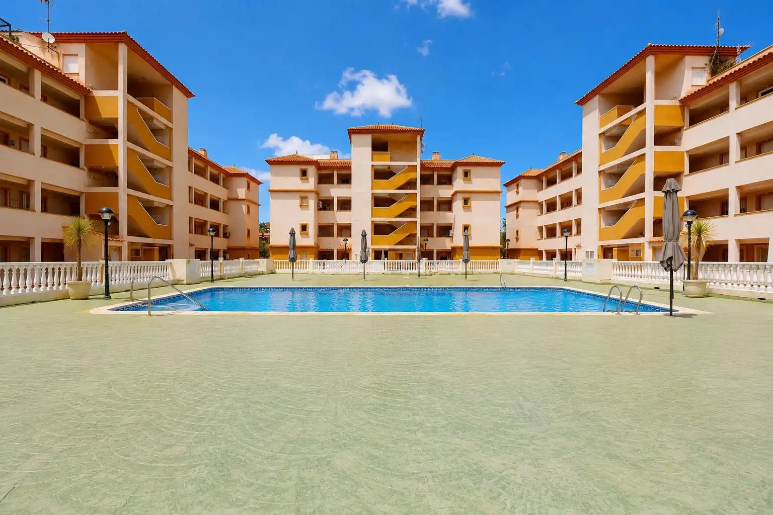 Piscina de Apartamento en venta en Cartagena con Aire acondicionado, Calefacción y Jardín privado