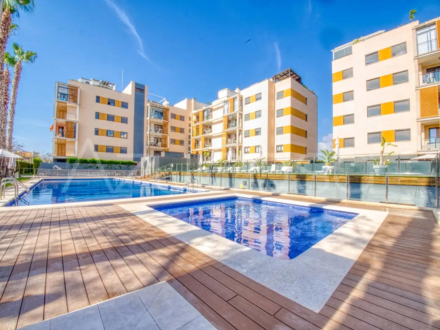 Schwimmbecken von Wohnung zum Verkauf in El Campello mit Klimaanlage, Privatgarten und Parkett
