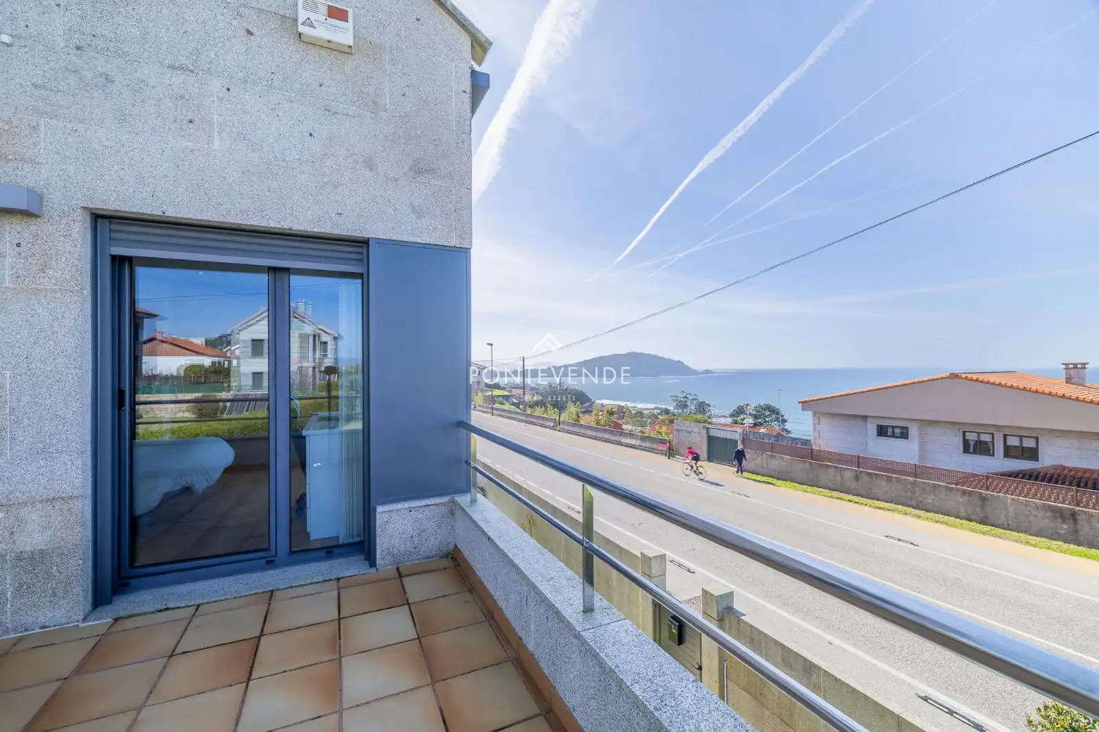 Vista exterior de Casa o xalet en venda en Vigo  amb Calefacció, Jardí privat i Terrassa
