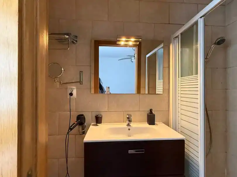 Baño de Piso para compartir en San Bartolomé de Tirajana con Parquet y Amueblado