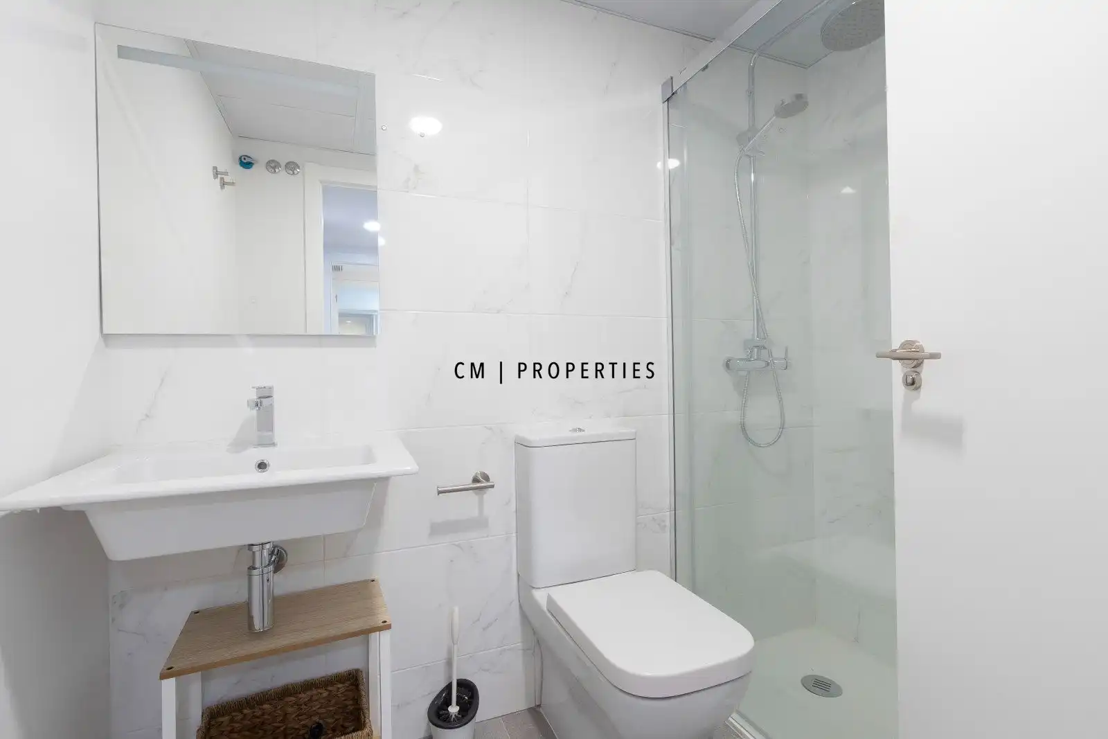 Bathroom of Flat for rent in Valencia  with Air Conditioner, Heating and Furnished