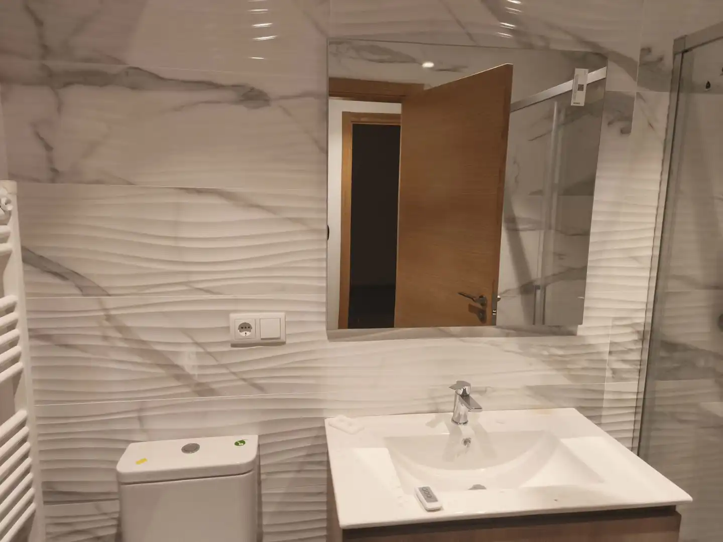 Badezimmer von Wohnung zum Verkauf in Ourense Capital  mit Heizung, Parkett und Ofen