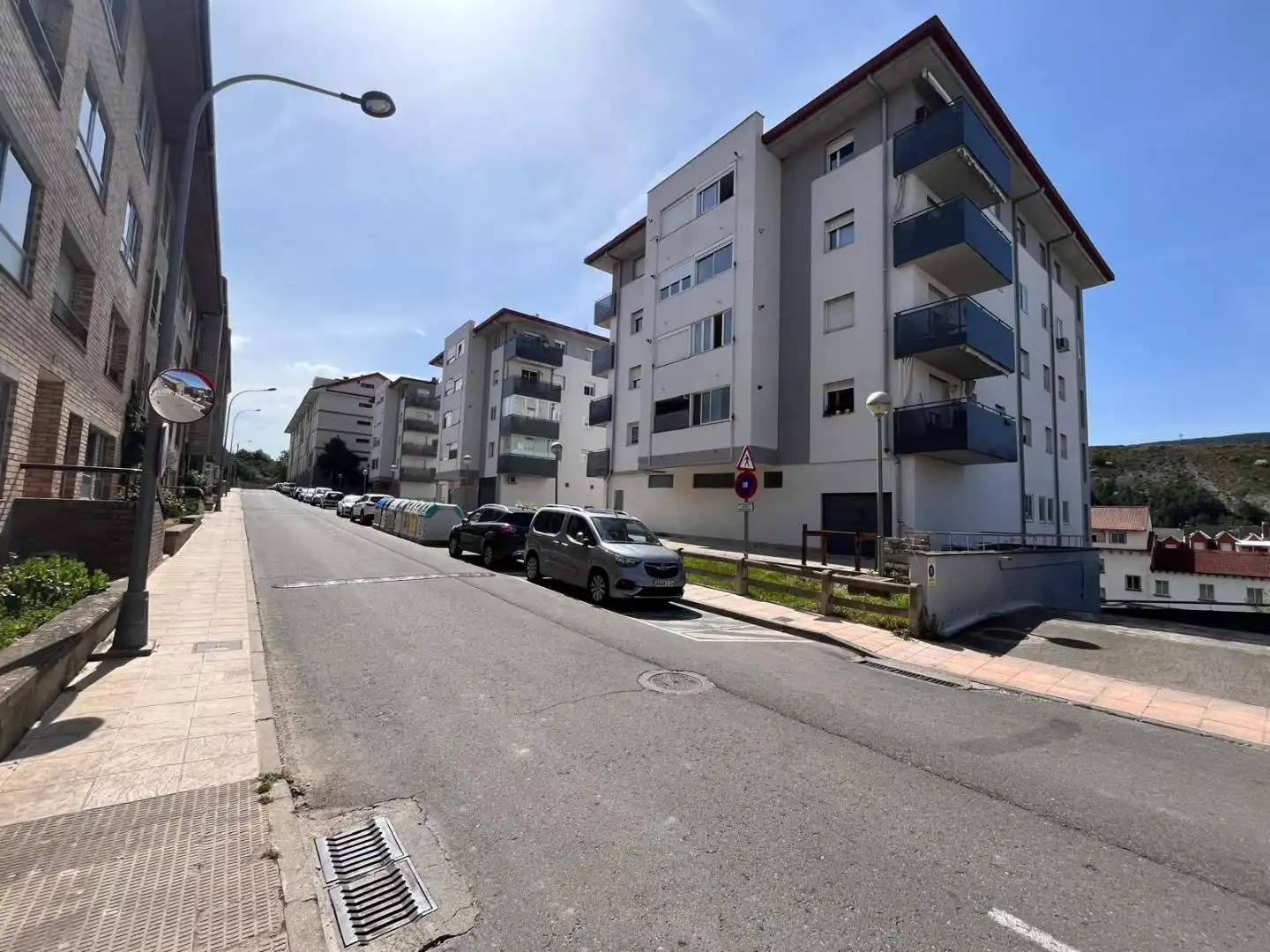 Außenansicht von Wohnung zum Verkauf in Sabiñánigo mit Terrasse und Abstellraum