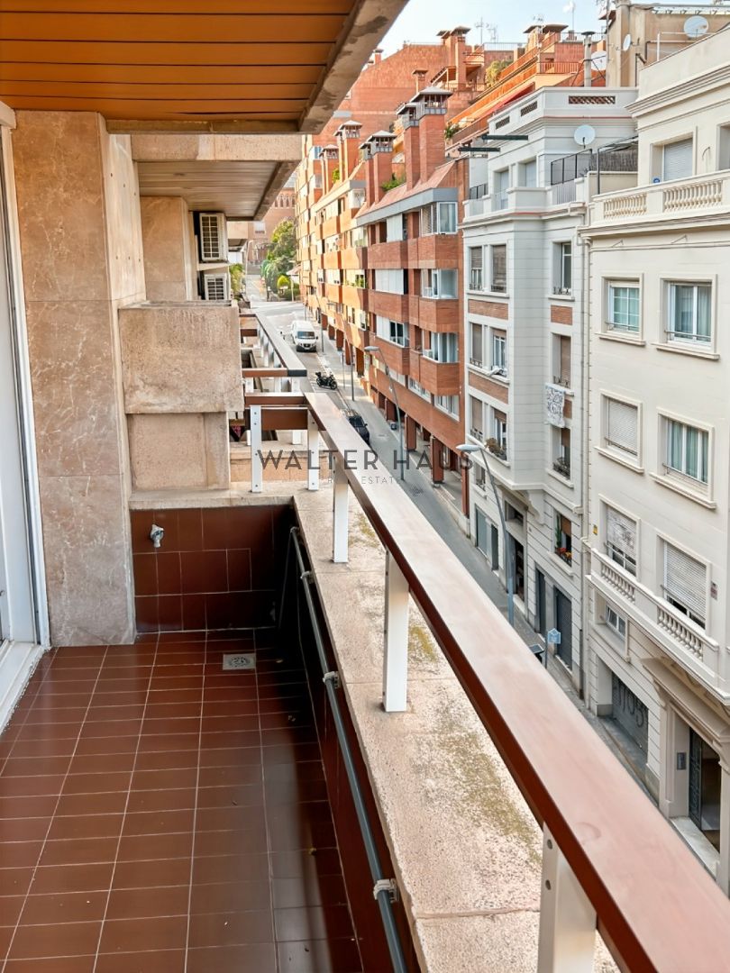 Exterior view of Flat to rent in  Barcelona Capital  with Heating, Parquet flooring and Furnished