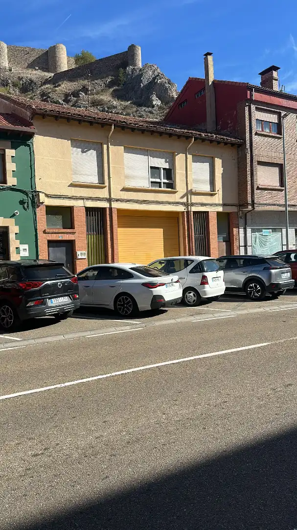 Adossat amb terrassa en venda a Avenida Cervera 4