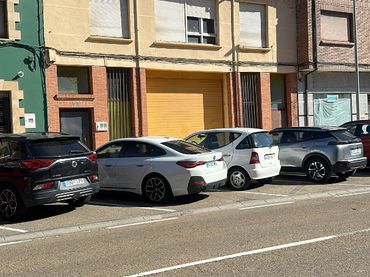 Maison mitoyenne avec balcon à vendre à Avenida Cervera 4