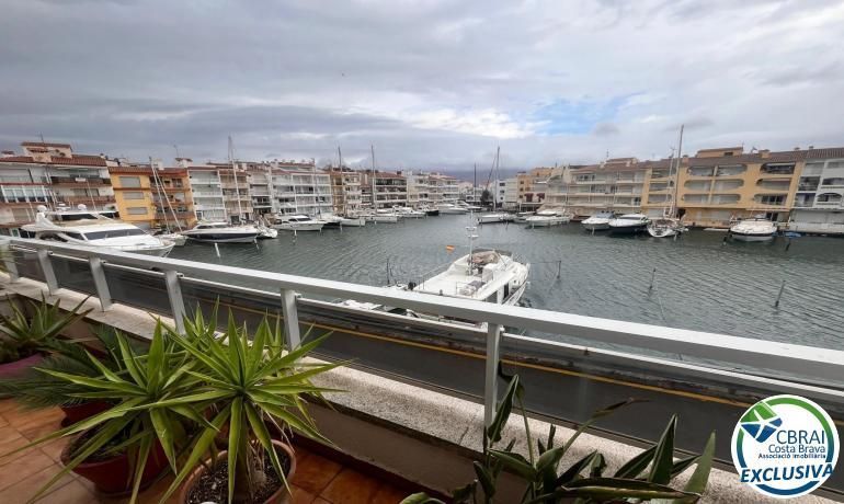 Vista exterior de Apartament en venda en Empuriabrava amb Aire condicionat i Moblat