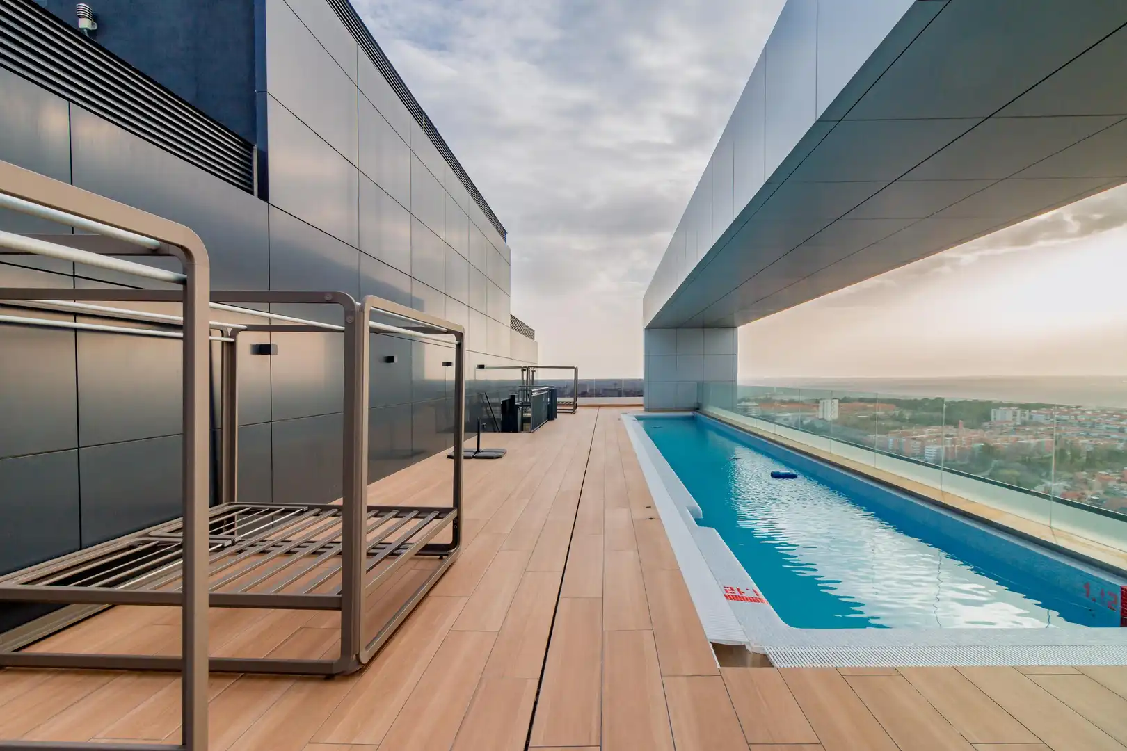 Piscina de Apartamento en venta en Madrid con Calefacción, Jardín privado y Piscina comunitaria