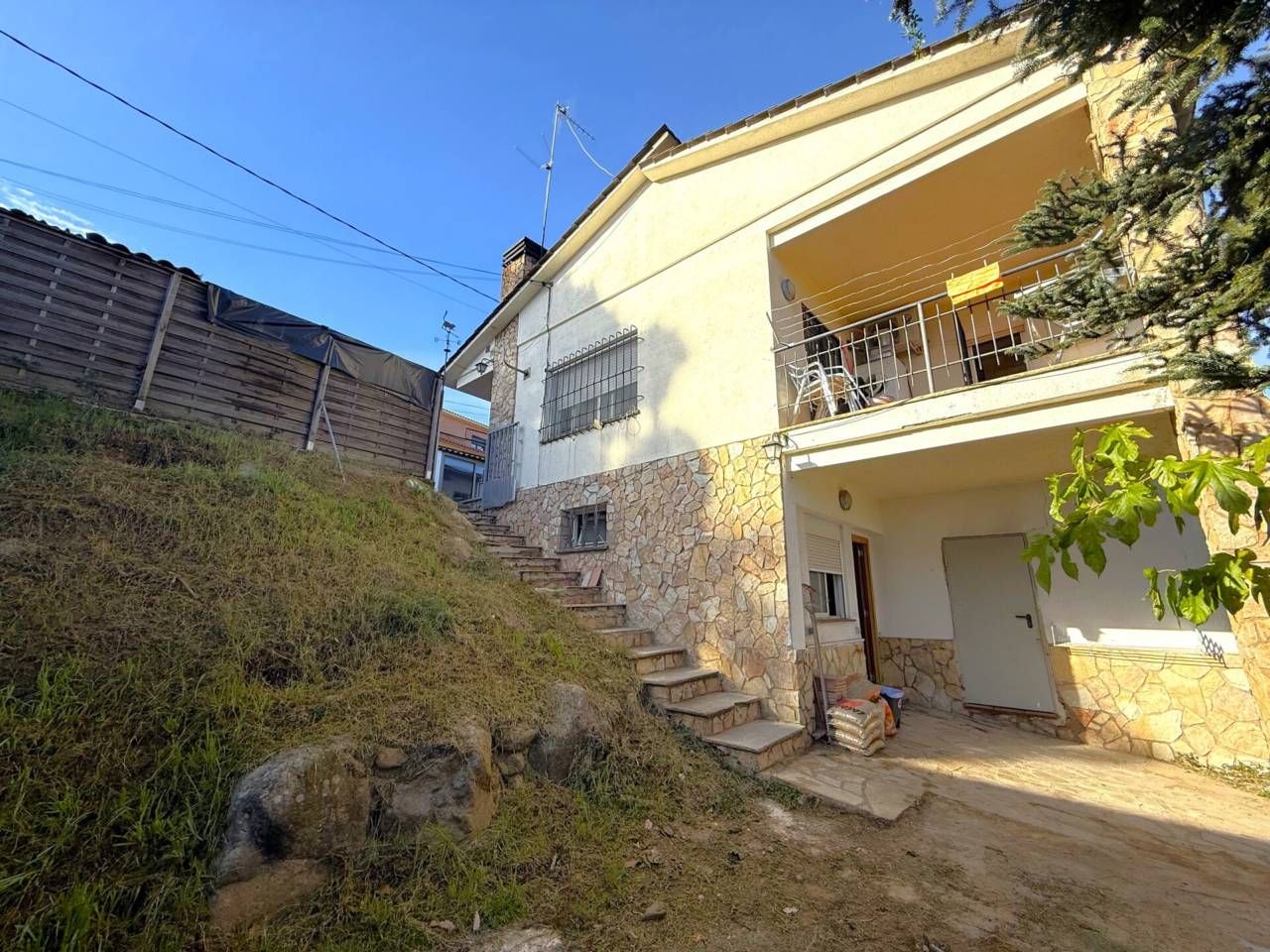 Exterior view of House or chalet for sale in Riells i Viabrea  with Air Conditioner, Heating and Private garden