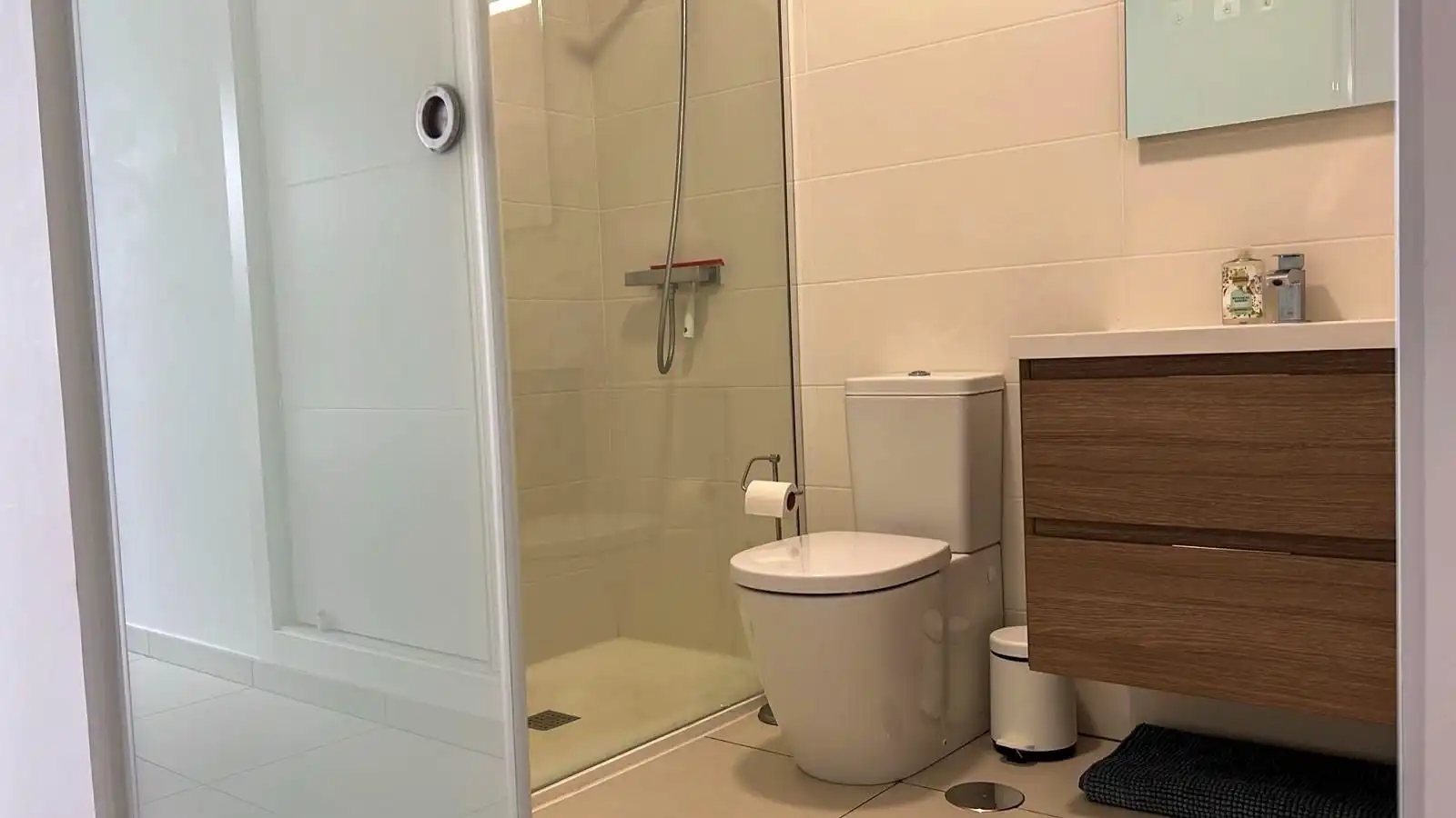 Badezimmer von Wohnung zur Miete in Pilar de la Horadada mit Klimaanlage, Heizung und Privatgarten