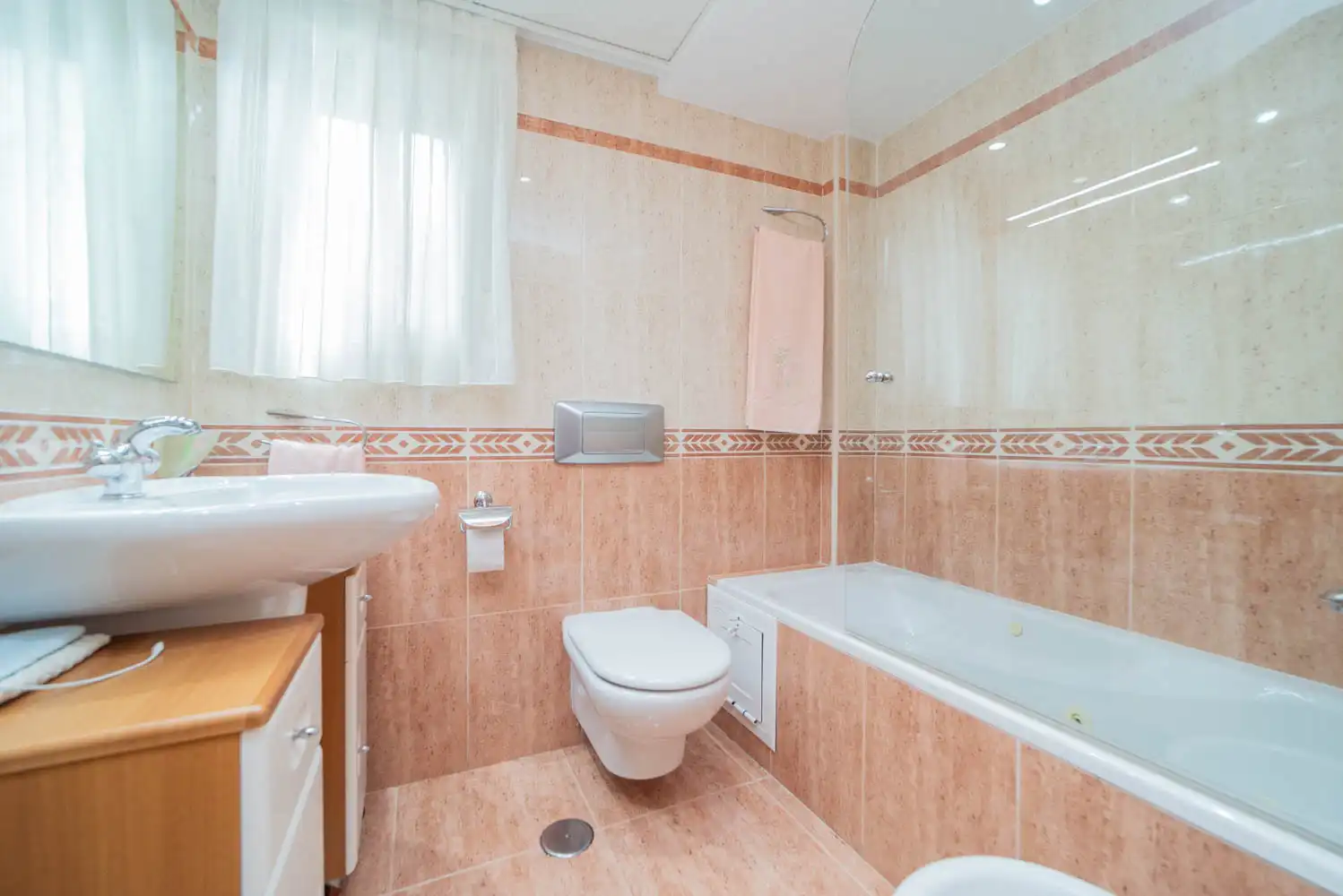 Bathroom of Flat for sale in Leganés  with Air Conditioner, Storage room and Community pool