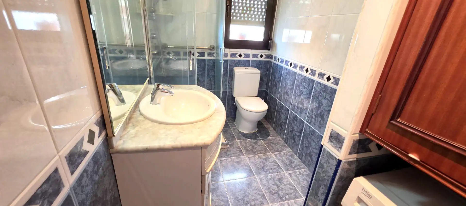 Bathroom of Flat for sale in Bilbao   with Storage room, Furnished and Oven