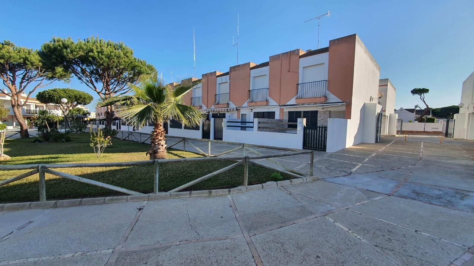 Single-family semi-detached to rent in Calle OSTRA LA, La Barrosa