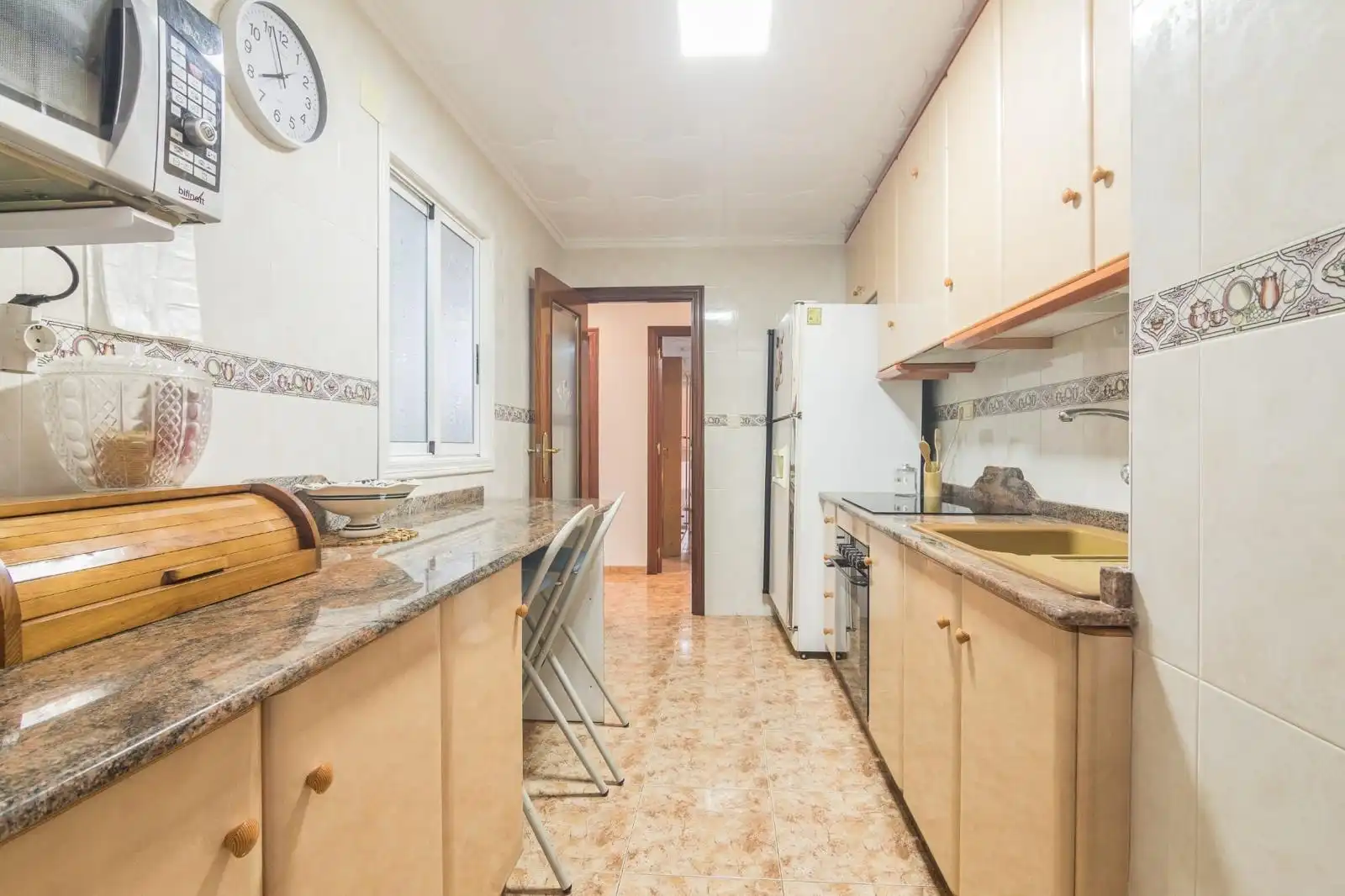Cuina de Apartament de lloguer en Torrevieja amb Calefacció, Terrassa i Moblat