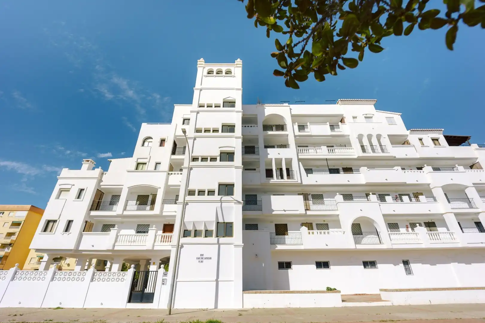 Vista exterior de Àtic en venda en Salobreña amb Jardí privat, Terrassa i Balcó
