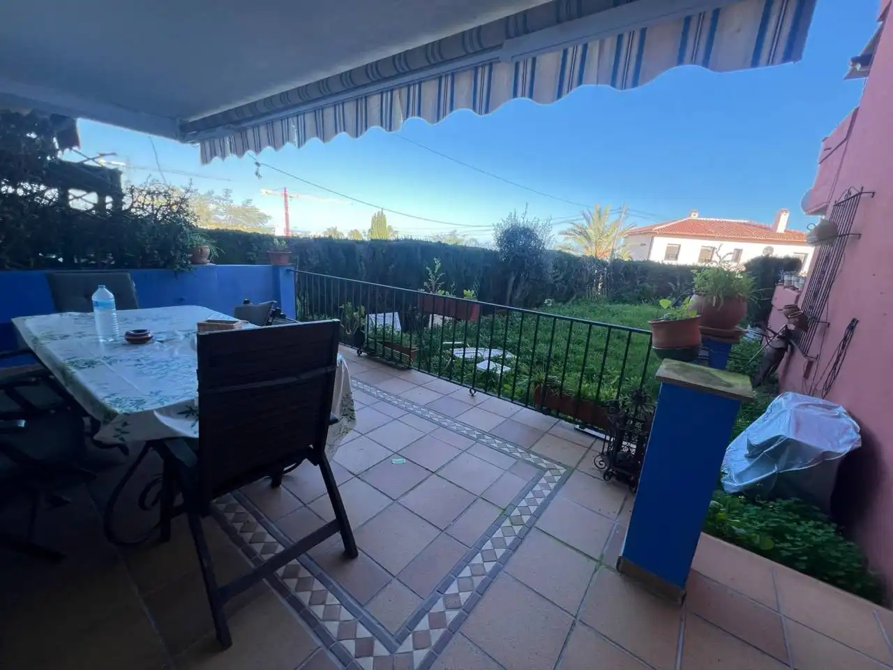 Jardí de Casa adosada en venda en Estepona amb Jardí privat, Terrassa i Moblat