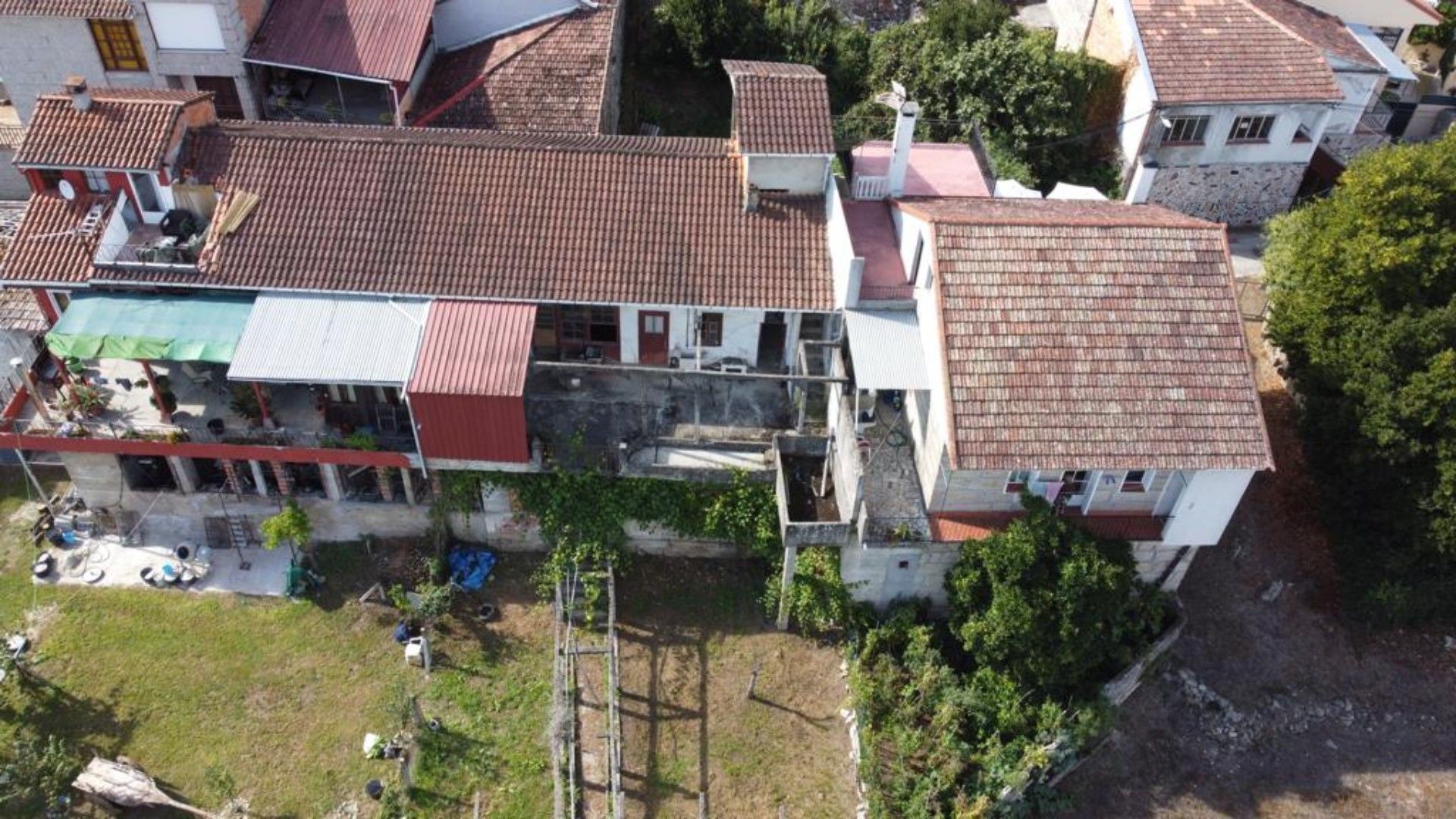 Vista exterior de Casa adosada en venda en Cenlle amb Jardí privat