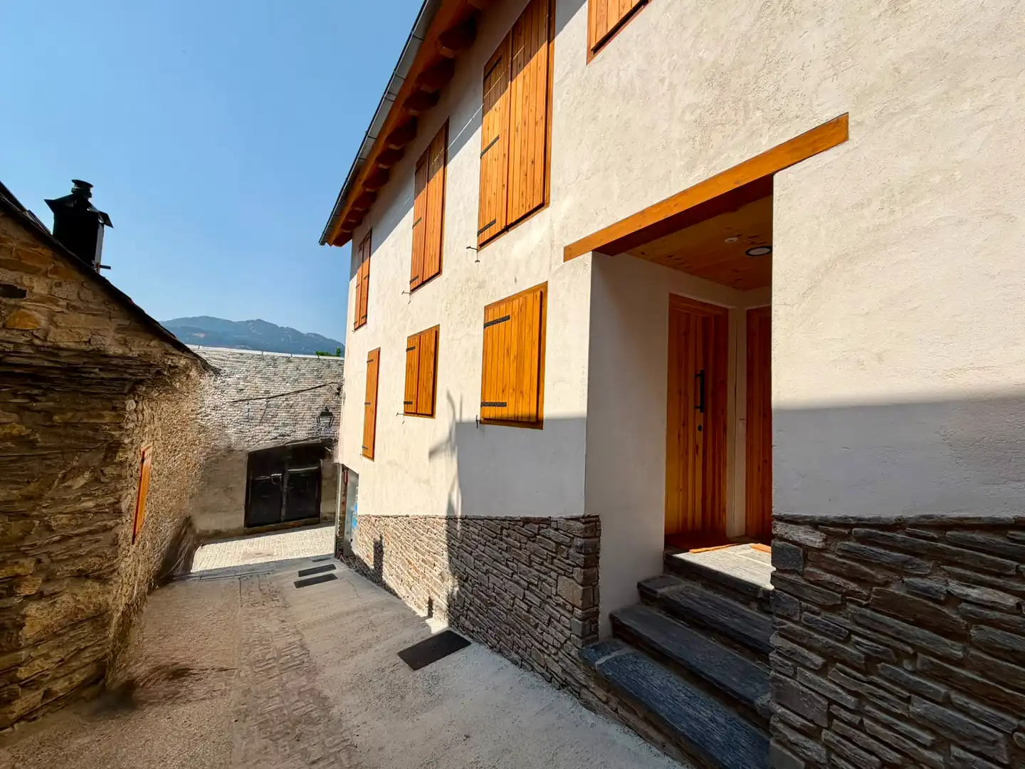 Exterior view of Duplexes for sale in Naut Aran  with Heating, Furnished and Balcony