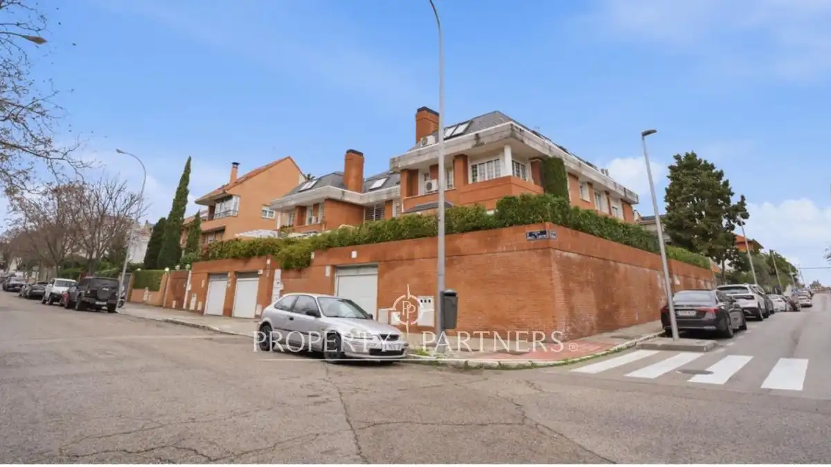 Vista exterior de Casa adosada en venta en Madrid con Aire acondicionado y Terraza