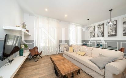 Living room of Flat for sale in  Madrid Capital  with Air Conditioner, Heating and Furnished