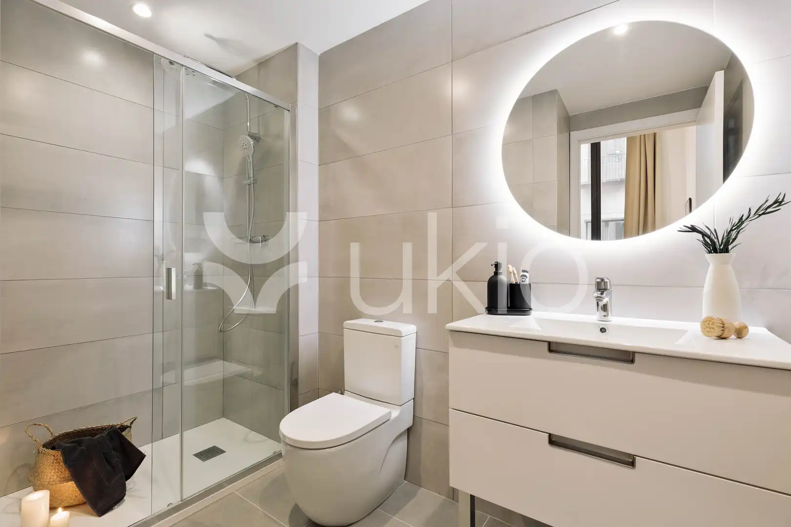 Baño de Apartamento de alquiler en Barcelona con Aire acondicionado, Calefacción y Amueblado